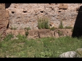 04287 ostia - regio i - insula viii - caseggiato (i,viii,5) - laden 9 - ostwand - detail - 09-2022.jpg